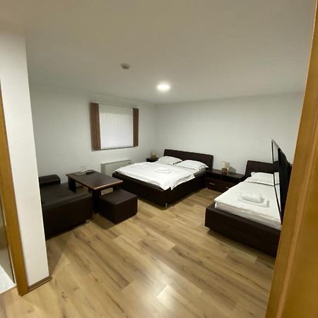 Motel Oaza Цазин Экстерьер фото