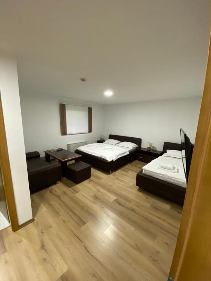 Motel Oaza Цазин Экстерьер фото